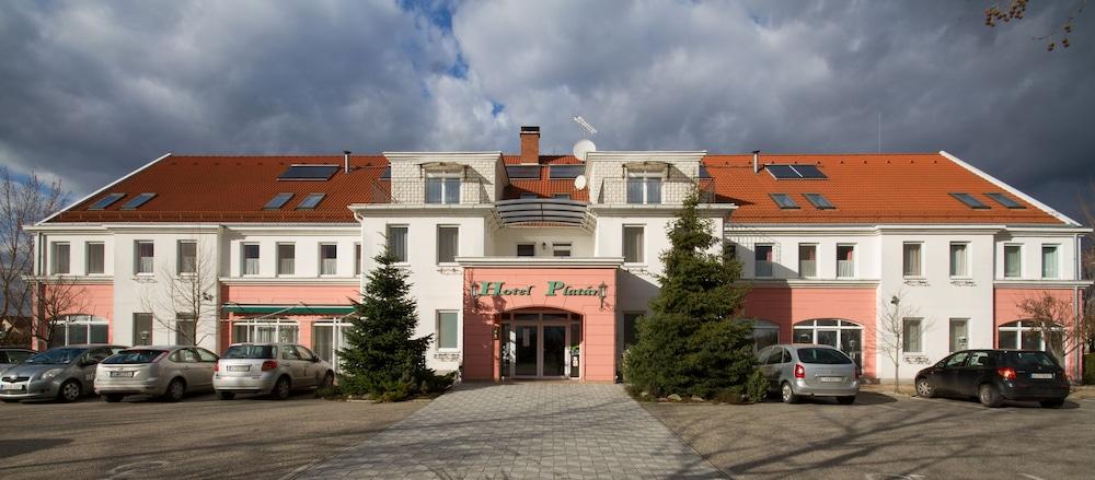 Platan Hotel Debrecen Exterior foto