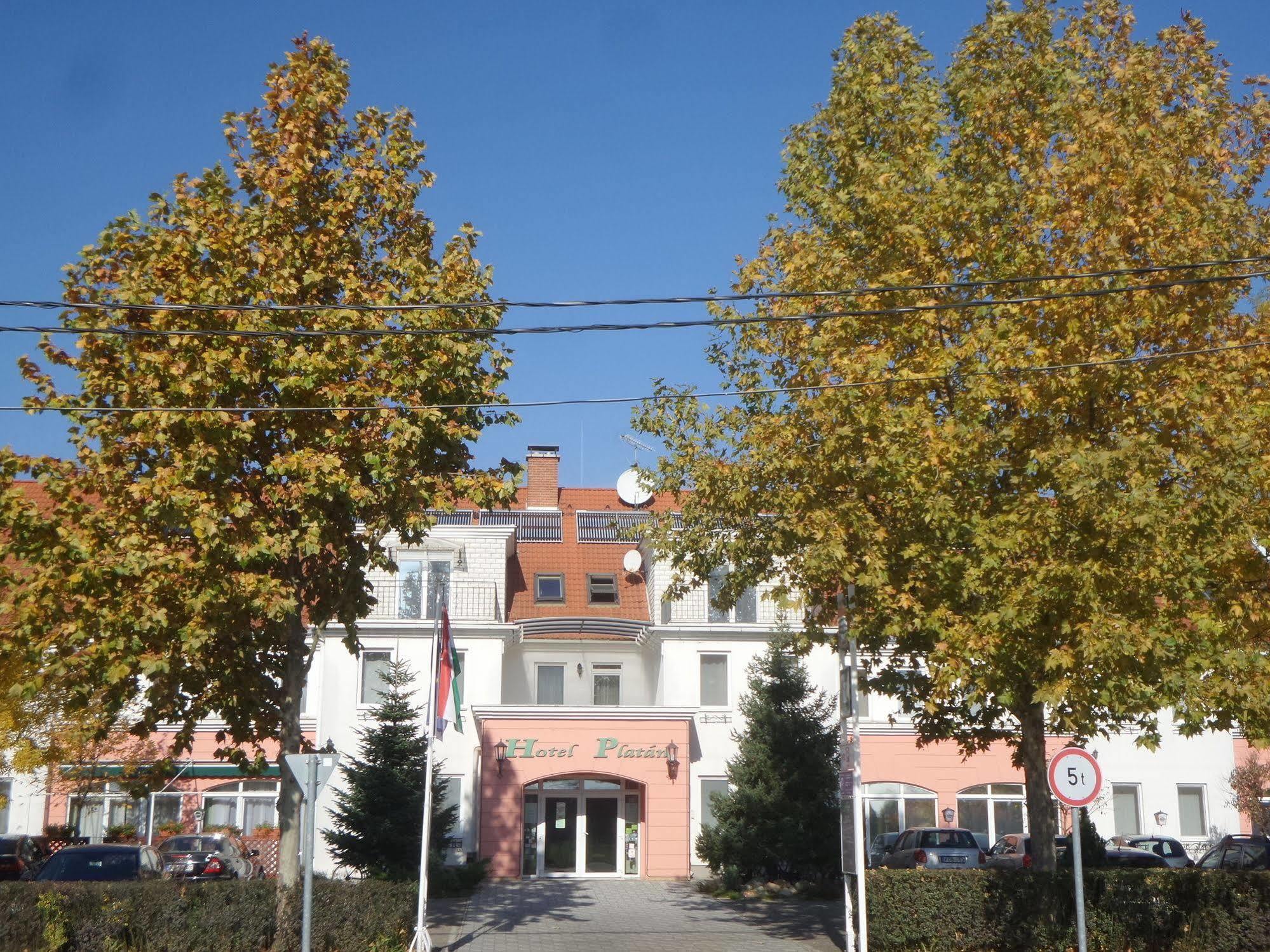 Platan Hotel Debrecen Exterior foto