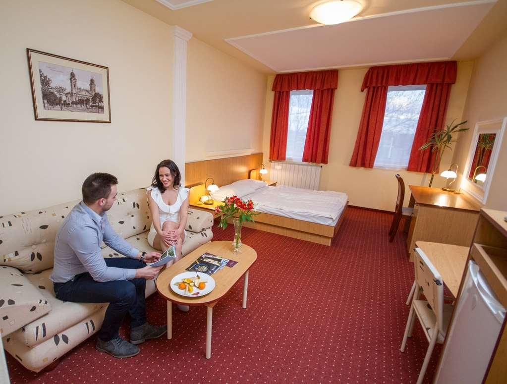 Platan Hotel Debrecen Zimmer foto